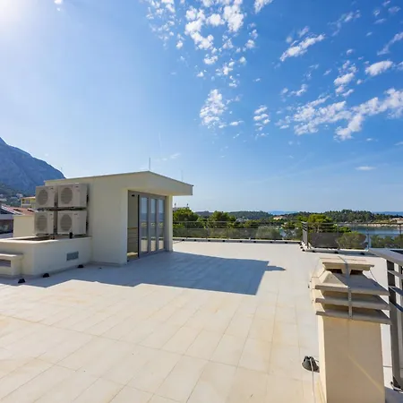 Apartment Beachfront Pebble Srzic *
